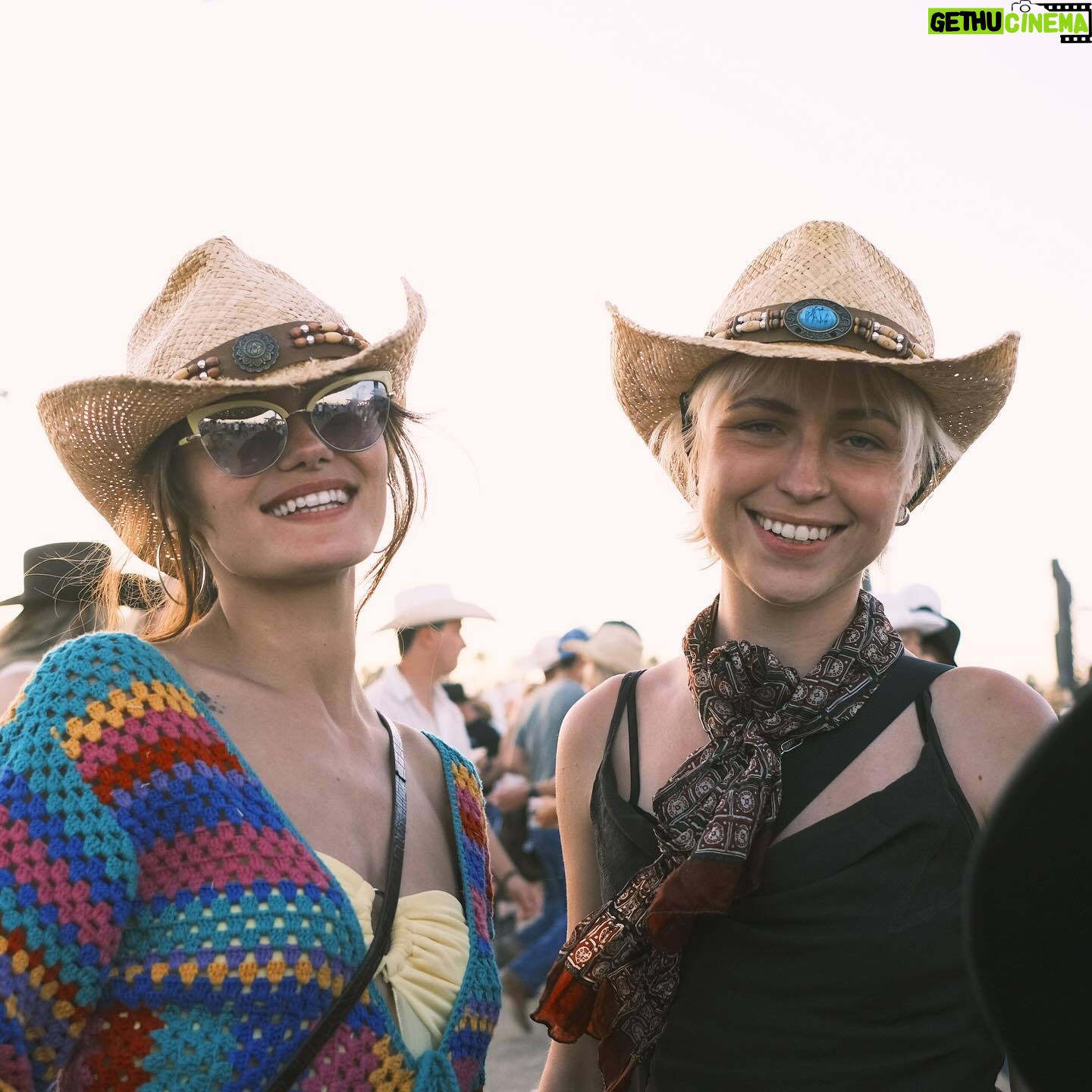 Ella Purnell Instagram - The best week with the best people 😠@stagecoach all day every day yall. My heart is so full. See ya next year. 🤠Thank you Mr @darkcrustacean for the 📸 :)