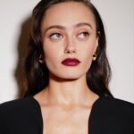 Ella Purnell Instagram – Yellowjackets Season 2 premiere 🐝💀👂Look by the wonderful @emilychengmakeup, @kattthompson & @sophielopez 👑
