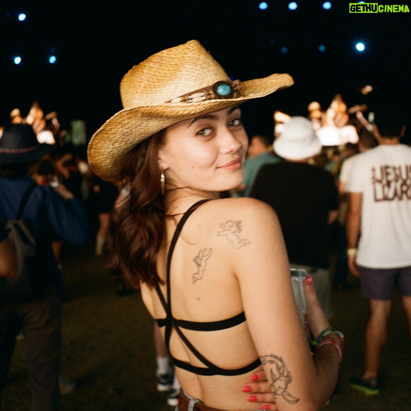 Ella Purnell Instagram - Throwback @stagecoach dump from over the years!! ❤️🔥 We heart country and we REALLY heart this festival !!!!! Genuinely some of my happiest memories have been made at Stagecoach it’s such a fun and magical place, I can’t WAIT to go again this year (and the next and the next and the next). April can’t come soon enough 🤠