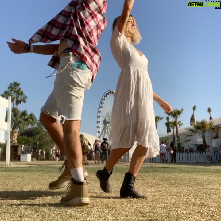 Ella Purnell Instagram - Throwback @stagecoach dump from over the years!! ❤️🔥 We heart country and we REALLY heart this festival !!!!! Genuinely some of my happiest memories have been made at Stagecoach it’s such a fun and magical place, I can’t WAIT to go again this year (and the next and the next and the next). April can’t come soon enough 🤠