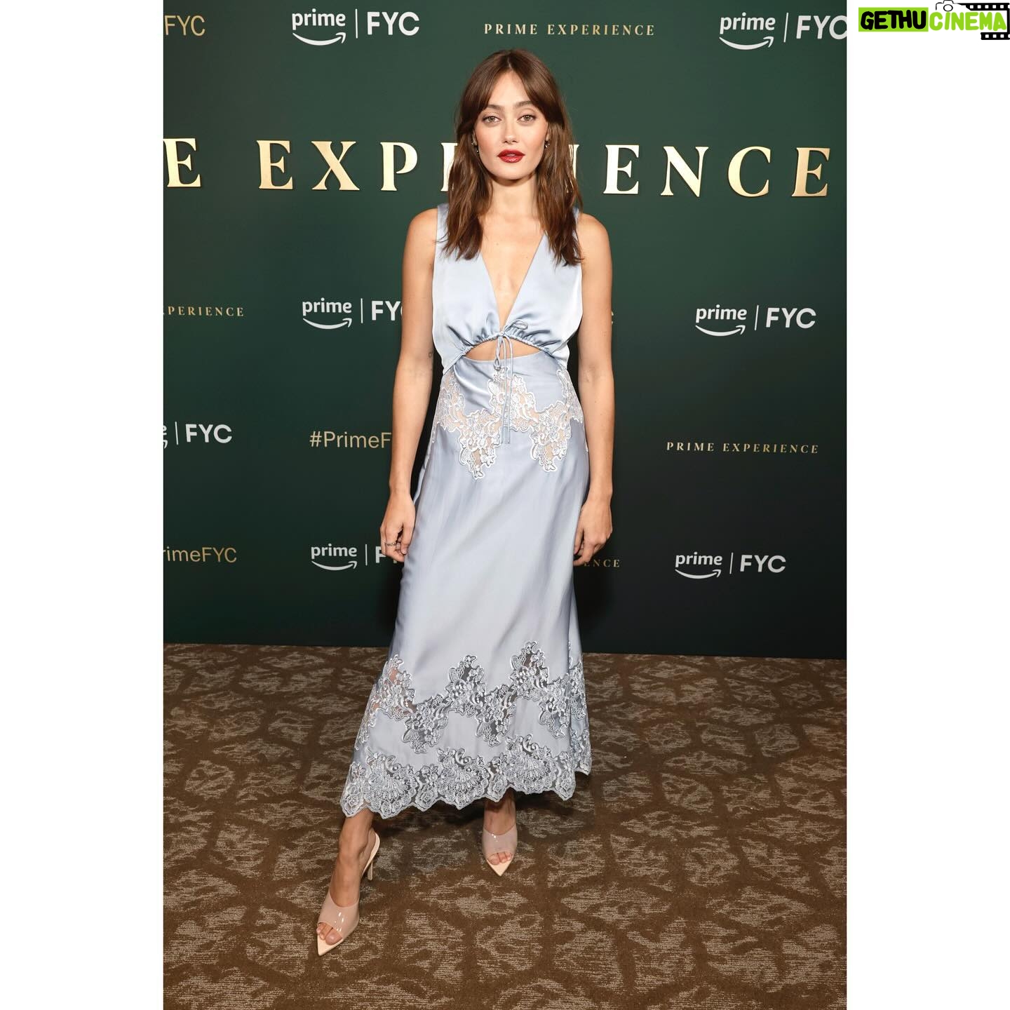 Ella Purnell Instagram - the fam all dressed up and pointing fingers for the FYC event in LA last week! thank you @televisionacad for having us and thank you @ericka_verrett @kdeenihan and @sophielopez for the look! what a fun night 🩵