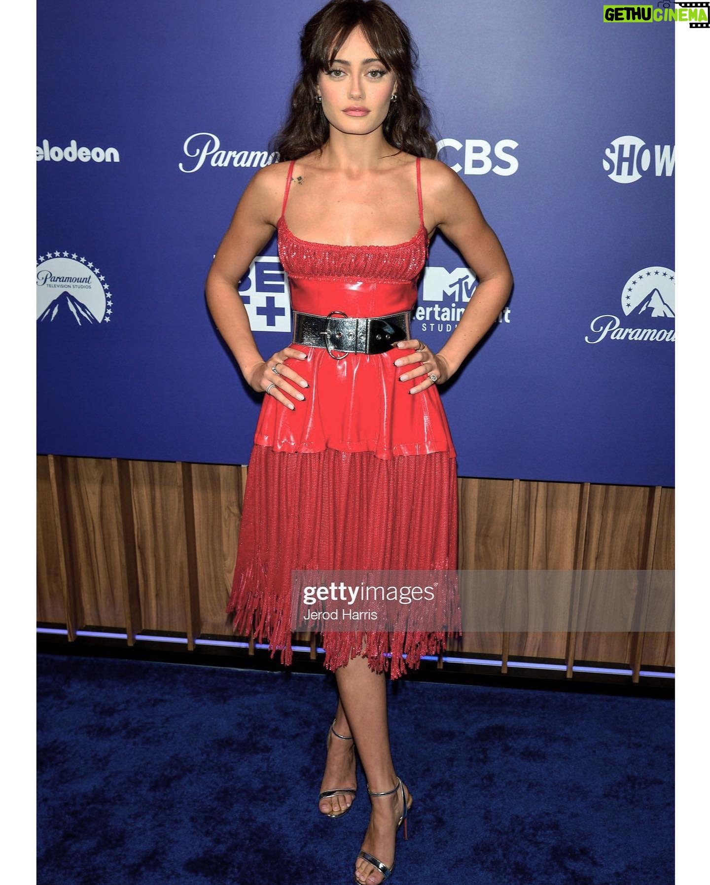 Ella Purnell Instagram - Last night 🌹 What a beautiful start to Emmy weekend! So proud of my jackets 🐝 Dress by @pacorabanne Styling by @sophielopez Makeup by @yasminist Hair by @terrarosepuncerelli Wig courtesy of the amazing @mitchellbeck71 ✨