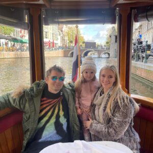 Elle Evans Instagram - A whirlwind 48 hours in #Amsterdam ❤️ exploring the canals, an amazing @muse show @theatercarre, the @gustavklimtarrt experience at @fabriquedeslumieres and the closing party of @amsterdamdanceevent @thegardensofbabylon with @mira_kater & @franca_plays 🖤🎶💣