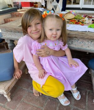 Elle Evans Instagram - Can’t get over this Easter cuteness 💝🐰🥕🥚🐣🪺💐🎀