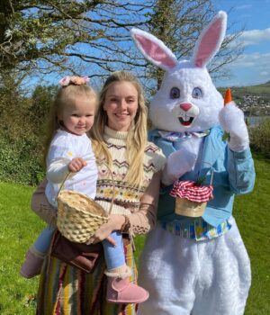 Elle Evans Instagram - Can’t get over this Easter cuteness 💝🐰🥕🥚🐣🪺💐🎀