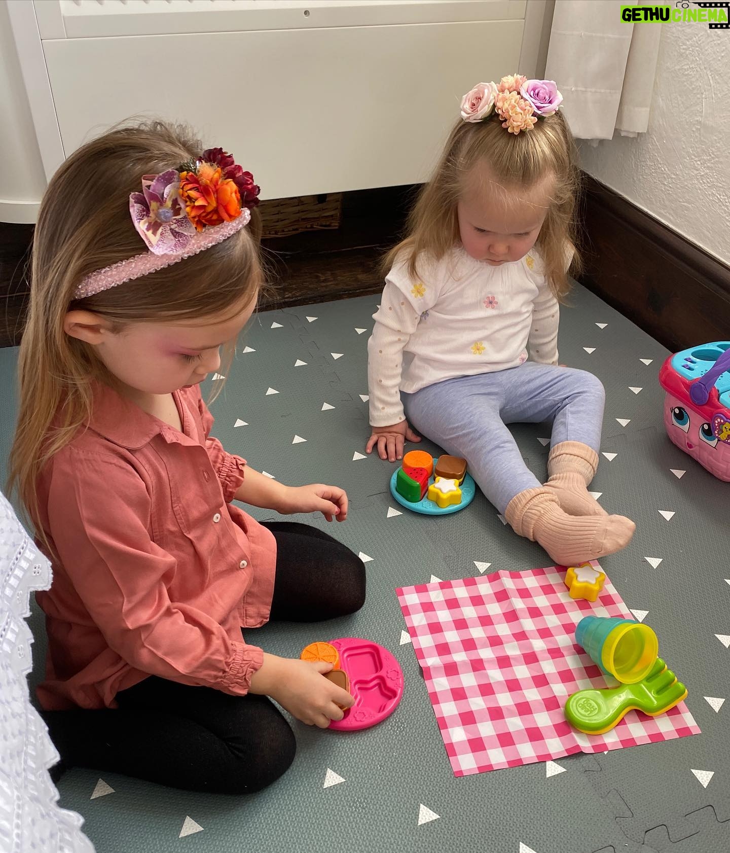 Elle Evans - 13.1K Likes - Can’t get over this Easter cuteness 💝🐰🥕🥚🐣🪺💐🎀