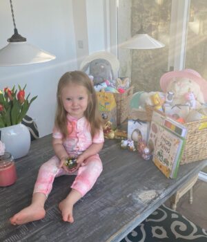 Elle Evans Instagram - Can’t get over this Easter cuteness 💝🐰🥕🥚🐣🪺💐🎀