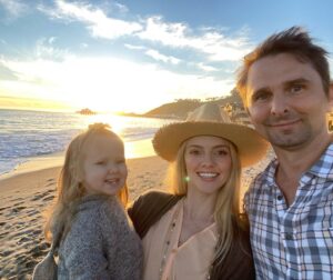 Elle Evans Instagram - Malibu sunset magic ✨ Hoping everyone’s new year so far has been everything you’ve imagined and more 💛 sending our love 💫