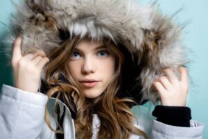 Elle McKinnon Instagram - Ready for the snow ❄❄❄One of my most favorite shoots to date! #babyitscoldoutside #snow #parka #aritzia #photoshoot