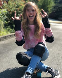 Actress Elle McKinnon HD Photos and Wallpapers August 2018
