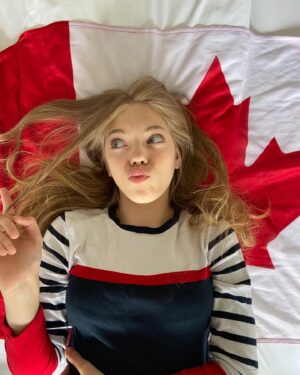 Elle McKinnon Instagram - Et ta valeur, de foi trempée, Protégera nos foyers et nos droits. O, Canada! Terre de nos aïeux.The True North Strong and Free. I ♥️ you Canada. Happy Birthday! 🇨🇦 #canadaday #proudcanadian #happycanadaday