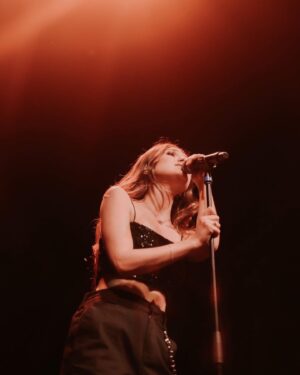 Elle Winter Instagram - LA!! So excited to perform at the Troubadour 10/23! Ticket link in my story! All proceeds go to @operationsmile ❤️