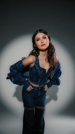 Elle Winter Instagram - If you relate, I think I have a song for you…. coming soon👀🥺 

#reels #explore #discover #newmusic  #music #singer #singersongwriter #pop #popmusic #originalsong #originalmusic #relatable #emotional #powerful #viral #pov #heartbreak #breakup #ex #time #love #taylorswift #songwriter