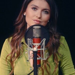 Elle Winter Instagram - “Bottle” live acoustic performance out now on @youtube !! 

So excited to share this special rendition of this song⏳🤍 thank you to the incredibly talented @nolanfrankmusic @bonthoven for helping me bring this to life! 

#reels #discover #explore #newmusic #singersongwriter #acoustic #performance #live #popmusic #bottle #singer