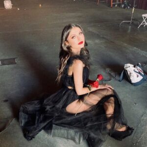Elle Winter Instagram - happy birthday to the #YeahNo EP!! so grateful for this project, and this song in particular, for introducing me to so many of you🖤 thank you for over 20 million streams (🤯) and for connecting to this song around the world!! and also a bigggg shoutout to all those exes out there that still think we love them.. cause yeah, no. we def don’t!! But I do LOVE U GUYS🥺😘