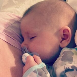 Elle Fowler Instagram - Middle of the night snuggles 🤱🏼