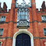 Elle Fowler Instagram - I've literally always wanted to come here. So happy right now! #HamptonCourtPalace (All those Philippa Gregory books y'all!)
