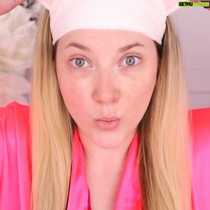 Elle Fowler Instagram - Scentbird sells skincare now! You can get all of these products I'm using on Scentbird's website <3 @scentbird #scentbird #ad - @saturday_skin rise shine gentle cleanser @loli.beauty tea seed elixir @glowrecipe watermelon glow moisturizer @elemis advanced eye treatment @scentbird lush gold lip oil