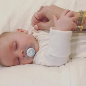 Elle Fowler Instagram - When your little needs to hold your hand to fall asleep 😍🙏🏻🙌🏻👼🏻😌 ...and always an upside down babi in every picture lol 🤷🏼‍♀️