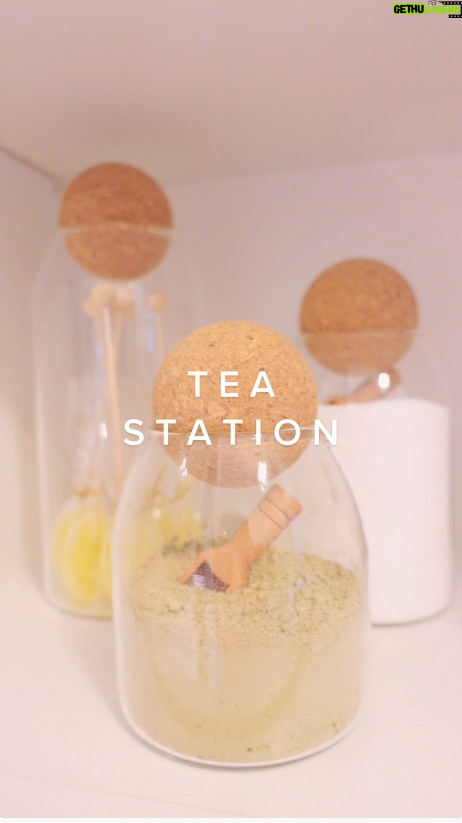 Elle Fowler Instagram - Making myself a proper little tea station š Everything used can be found under āTea Stationā and āPretty Kettleā. Guys - can you believe this is my first kettle ever? Iāve used it every day since getting it, how did I survive without it? #organize #satisfying #asmr #organizedhome #organization #tea @beautifulbydrew