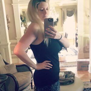 Elle Fowler Instagram - 1 month post partum and feeling like myself again! (Mostly lol!)