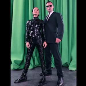Ellen Hollman Instagram - I got a thing for Agent Jones😘 
-
-
 #hubby #AgentJones @stephendunlevy #stuntcoordinator 
#Matrix #matrixresurrections  #matrix4 #ECHO #cast  #Trinity  #keanureeves #carrieannmoss  @the_matrix_4 #lanawachowski @wbpictures #bts 
@87elevenaction #drama  #drama  #action  #actress @zerogravitymgmt @mcconnellm01 @personapr @thematrixmovie