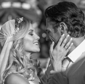 Ellen Hollman Instagram - Birthday kiss for my honnybunny @stephendunlevy 😘 

I truly can’t imagine a world without you my love…you never cease to amaze us with your kindness, endless patience, staggering perseverance and your ability to elevate everyone you meet…The world does not deserve you but we are honored to have you in our lives my sweet.  Cheers to another trip around the sun!!! 🥳