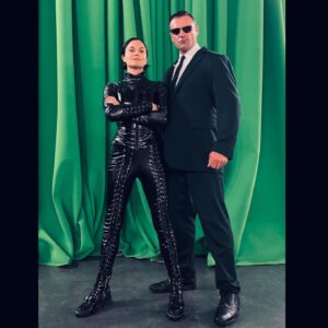 Ellen Hollman Instagram - I got a thing for Agent Jones😘 
-
-
 #hubby #AgentJones @stephendunlevy #stuntcoordinator 
#Matrix #matrixresurrections  #matrix4 #ECHO #cast  #Trinity  #keanureeves #carrieannmoss  @the_matrix_4 #lanawachowski @wbpictures #bts 
@87elevenaction #drama  #drama  #action  #actress @zerogravitymgmt @mcconnellm01 @personapr @thematrixmovie