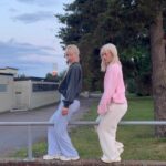 Ellen Bergström Instagram - ”Vi går ut på en promenad en sväng bara, nu när barnen somnat” @kajsabergstrom