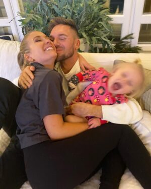 Ellen Bergström Instagram - Min lilla familj 🙈❤️ Lätt att ta en bild på en 1,5-åring.. 😅