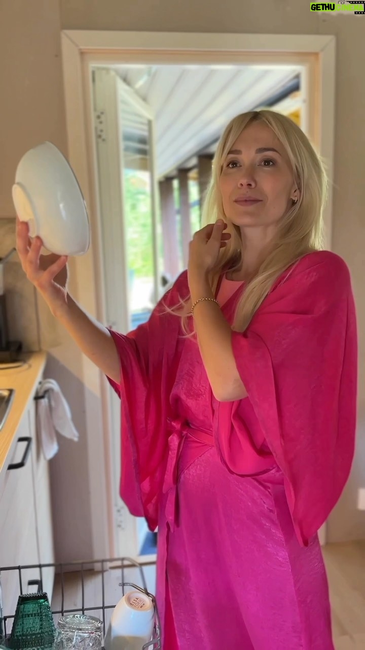 Ellen Bergström Instagram - Betald reklam för YES Platinum - Kortprogram men ändå så effektiv 🎶 YES Platinum gör jobbet skinande rent 🤩✨