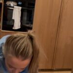 Ellen Bergström Instagram - När man ändå har flow så är det väl lika bra att dra iväg 2 sketcher på en kväll. Och det behövs ingen klatschig caption till den här… den talar för sig själv 😜