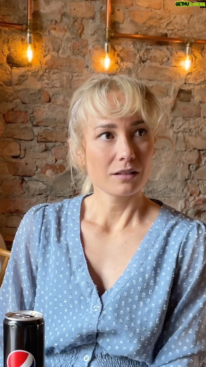 Ellen Bergström Instagram - Reklam för @pepsimaxsverige - Ibland behövs det ba en Pepsi MAX för att relax! #pepsiMAX #palettblad