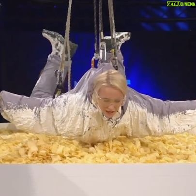 Ellen Bergström Instagram - Nu vet jag vad ordet harmoni innebär ❤️ Att få sänkas ned som en dipp i chips en fredagskväll. Wow. Tack @svt för denna upplevelse #1motSverige