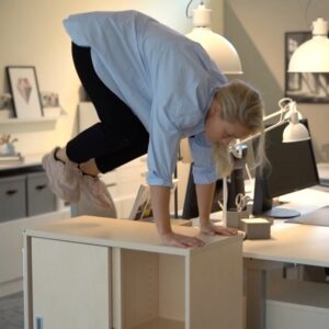 Ellen Bergström Instagram - Betald reklam för @aj_produkter - det kan gå vilt till på kontoret, därför är det viktigt att ha bra grejer som håller vad de lovar! Att köpa saker som går sönder snabbt skapar bara problem och irritation, men AJ Produkter är inte slit och släng - det kan du lita på.
@aj_produkter #ajprodukter #bragrejer