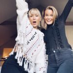 Ellen Bergström Instagram - Igår checkade jag och @amandachristensen in på slott! Ujuj, vi har badat badkar tillsammans som vi gjorde när vi var små 😅 överanvändandet av hårinpackning gjorde det dock svårt att hålla sig över vattenytan av allt glid.. det blev oförutsedda huvuddopp och okontrollerade tår som hamnade lite.. varstans 🤣🤣 Sen åt vi en helt fantaaaastisk 3-rätters och somnade sedan som stockar ❤️ nu är mammorna utvilade och redo för snoriga näsor och bus! ❤️