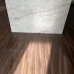 Ellen Bergström Instagram – Reklam för @pergoflooring – en av de bästa sakerna jag vet är att inspirera till att våga göra själv! Här i videon lägger jag Pergos värmegolv Quickheat och sedan laminatgolvet Pergo Lillehammer Pro. Detta golv bleks inte, är enkelt att lägga, rep- och vattentåligt och är dessutom Svanenmärkt och har livstids garanti 🥰 Det ljusa golvet i videon heter ”Limfjord Oak” och i resten av lägenheten har jag lagt ”Modern Walnut” (bilderna efter). Hoppas ni blir taggade på att dra igång ett litet eget projekt hehe! Kram!