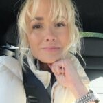 Ellen Bergström Instagram – Nä men nu kände jag att jag bara var tvungen att slänga upp nåt här! Har sån prestationsångest och upplever att jag omedvetet (nu medvetet) blir så otroligt styrd av likes… har tänkt att jag inte är ”sån”, men jag är precis en sån. Om det finns en sån. Så ba ”men det finns en funktion så man kan stänga av likes” ”åh men fasiken vad bra!!” tänkte jag. Men… då var bara utåt sett? Haha jag ser fortfarande likesen, vafan. Det handlar ju om MIN känsla. Det handlar om att jag inte orkar inte bli bedömd mer tror jag? Har satt så höga krav på mig själv att det inte blir nåt alls istället.. vad är era tankar kring detta? ❤️