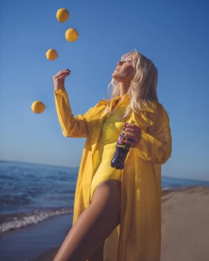 Ellen Bergström Instagram - Betald reklam för @pepsimaxsverige - ville bara med dessa jättetråkiga bilder från ett soligt Marbella säga att Pepsi MAX Lemon är riktigt god 😎🍋
