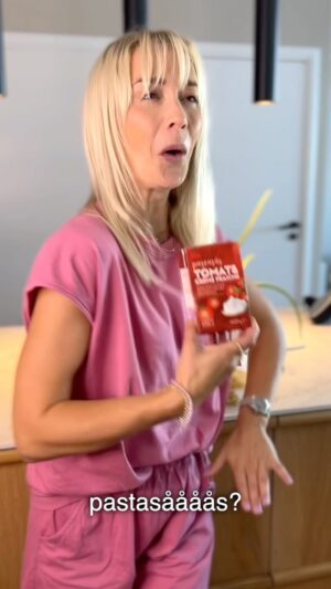 Ellen Bergström Instagram - Tillbaka till vardagsrutiner är enkelt med @icasverige ’s egna varor 😎 Och allt blir ju såå mycket enklare när man bara kan rimma ihop en middag. Visst?!