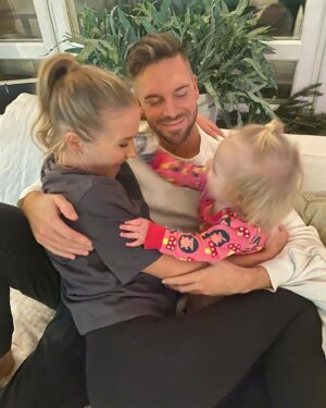 Ellen Bergström Instagram - Min lilla familj 🙈❤️ Lätt att ta en bild på en 1,5-åring.. 😅
