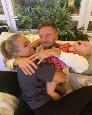 Ellen Bergström Instagram - Min lilla familj 🙈❤️ Lätt att ta en bild på en 1,5-åring.. 😅