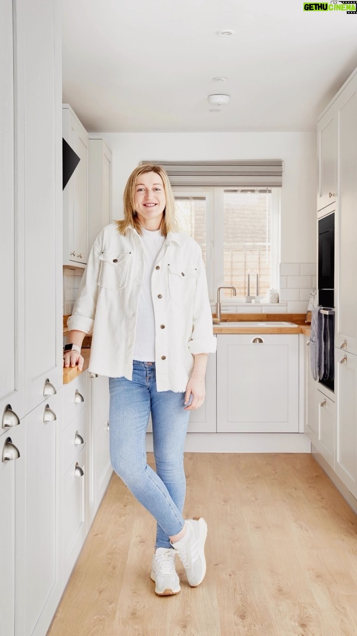 Ellen White Instagram - Ad | Take a look at my favourite features of my new @howdensjoinery kitchen π Firstly the coffee machine π Definitely going to come in handy soon with no sleep π€ͺ Next is the storage tower, fits so much in there and looks great! The clever storage pull outs are great especially with our growing family and were a must when we were designing the kitchen. Itβs all come together great βΊοΈ To find out more head to the #Howdens website! #howdenskitchens #newkitchen