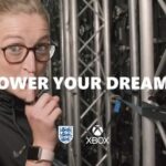 Ellen White Instagram - What a day… @lucystan37 and I surprising young footballers 😯 Football skills challenge ⚽ Minecraft gaming challenge 🎮 And one final surprise 🤫 Full video coming soon... #poweryourdreams @xboxuk official gaming partner of @lionesses #ad