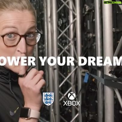 Ellen White Instagram - What a day… @lucystan37 and I surprising young footballers 😯 Football skills challenge ⚽ Minecraft gaming challenge 🎮 And one final surprise 🤫 Full video coming soon... #poweryourdreams @xboxuk official gaming partner of @lionesses #ad