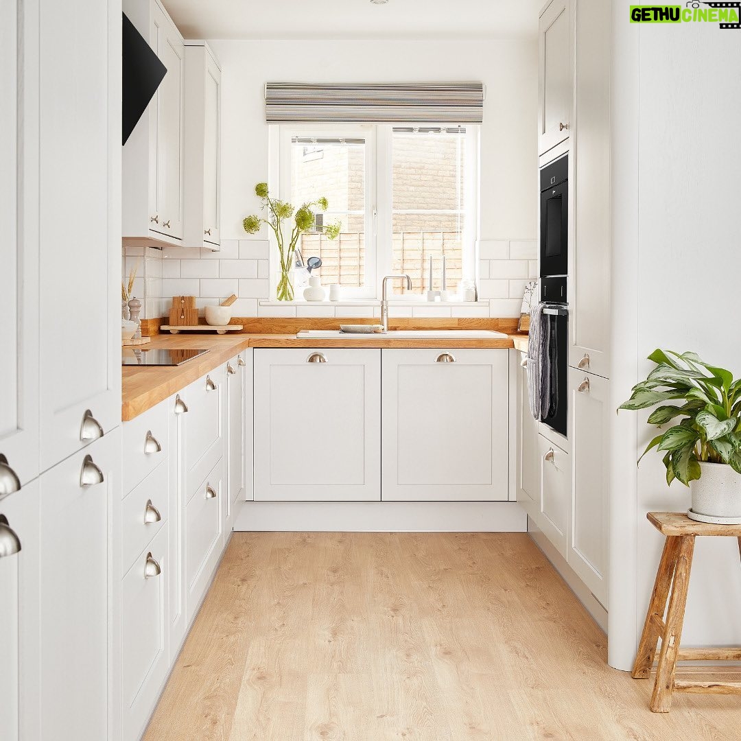 Ellen White Instagram - Kitchen Reveal 😍 We are so happy with how our new @howdensjoinery kitchen has come together! It’s now so open and inviting with lots of clever storage options! The kitchen range we have gone for is the Chilcomb in Dove Grey! It’s definitely even better than we ever imagined, we can’t wait to spend family time in here 🥰 #howdens #howdenskitchens #newkitchen