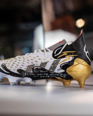 Ellen White Instagram - What a crazy week 🤯🤩 
Thank you so much to @adidasfootball for creating these customised boots for my 100 caps and breaking the goalscoring record 🏴󠁧󠁢󠁥󠁮󠁧󠁿😍🎨 🖌️🔥 #Predator #Createdwithadidas