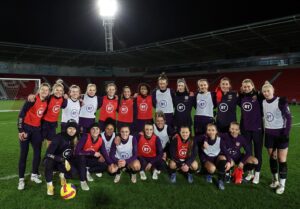 Ellen White Instagram - Where do I even start 😅 
I don’t think any words can describe how I am feeling right now! 100 caps & breaking the record! I have always idolised the legend that is @kellyjsmith 🥰
I literally couldn’t love this team and our fans anymore!
Thank you ❤️
#lionesses 
📸 @pappasnappa