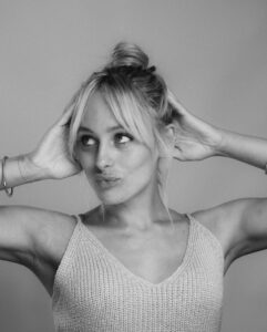 Actress Ellery Sprayberry HD Instagram Photos and Wallpapers April 2024