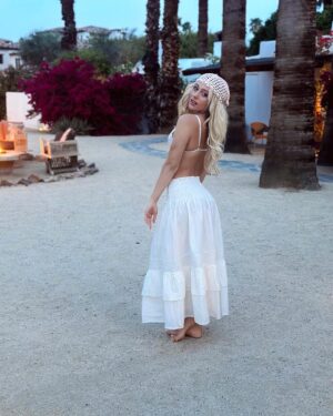Ellery Sprayberry Instagram - do  everything  in  love